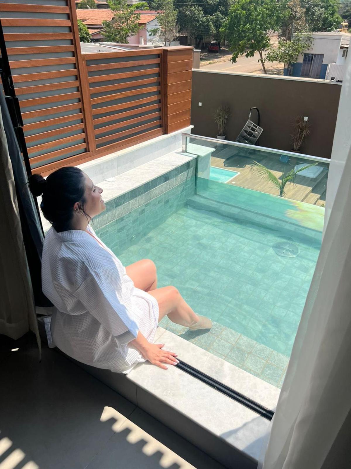 Quarto Duplo Superior com Piscina - Dourado